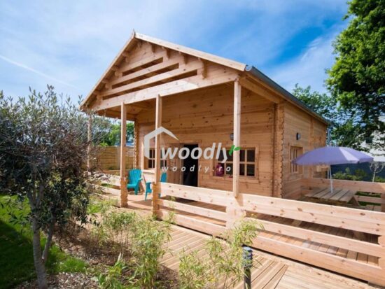 clienti Casă de lemn cu mansardă, terasă, baie, 4 încăperi, spatiu de 36mp interior + 19mp terasă, 8 x 8m, ANDRA
