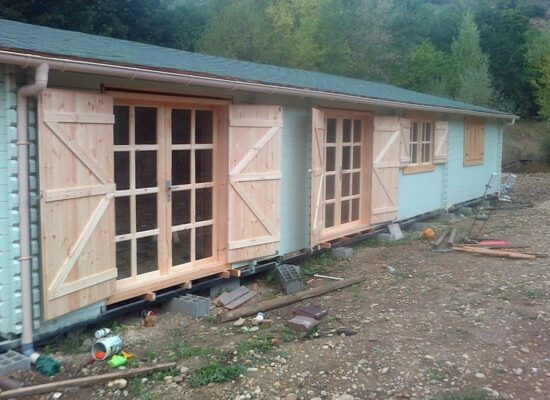 Foto client Casă din lemn izolată, 103 mp, 3 camere, 2 bai, perete dublu de 44mm + Izolație + 44mm, Pin Nordic, 14x7m, Limoges
