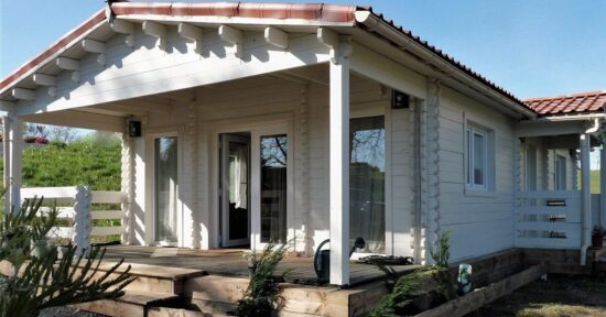 Foto client 3 Casă din lemn izolată, 75mp, 3 camere, baie, veranda, perete dublu de 44mm + Izolație + 44mm, 13x6m, DONNA