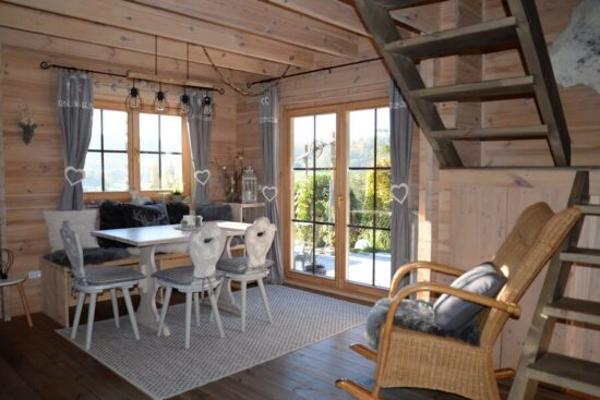 Foto client Casa din Lemn izolata rezidentiala, 70mp, cu mansarda, 5 camere, baie, Perete dublu 44+44, 8x6m, EMMA