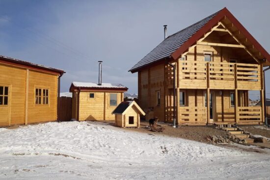 foto client casa din lemn izolata cu mansarda Livington