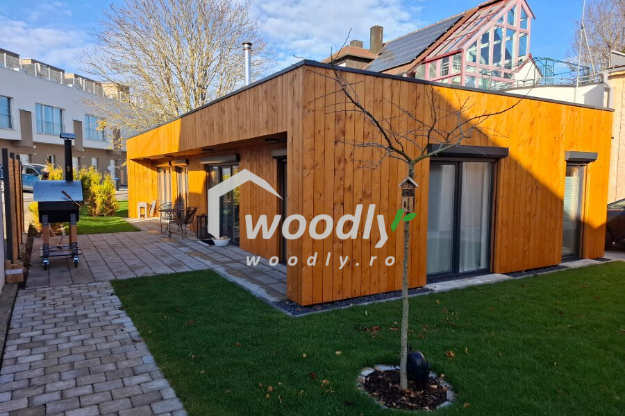 Foto client casa de lemn modern izolata Kaya