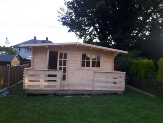 Foto client Casuță de grădină din lemn cu terasă Wissous