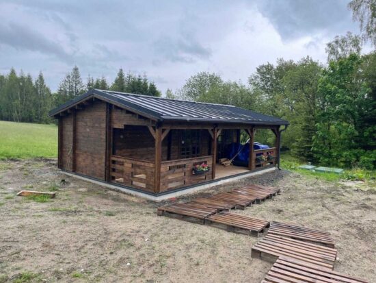 Foto client Cabană din lemn 32 mp + 20 mp terasă acoperită Amelia