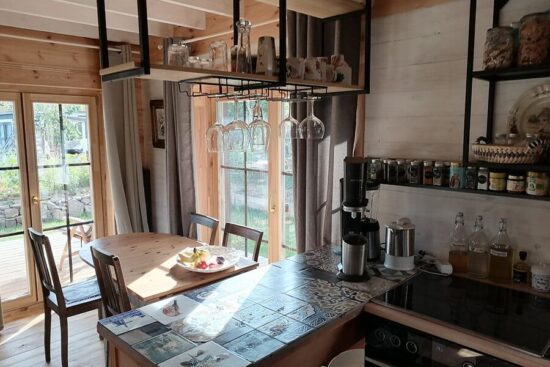 imagini client casa de lemn izolata cu terasa AURA