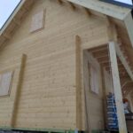 poza client casa de lemn izolata cu terasa