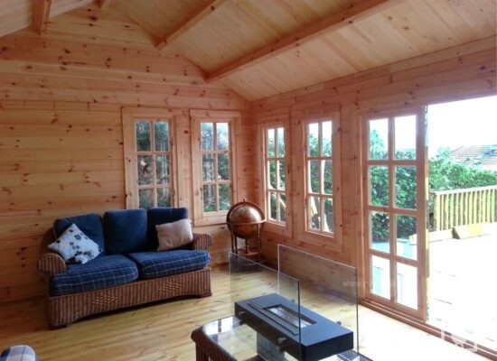 Foto client casuta din lemn, spatiu relaxare CLOCKHOUSE
