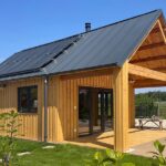 Casă din Lemn izolată cu mansarda 39 mp + terasa acoperite 13mp, 3 camere, baie, perete dublu de 44mm + Izolație + 20mm, 5x9m, AGATA