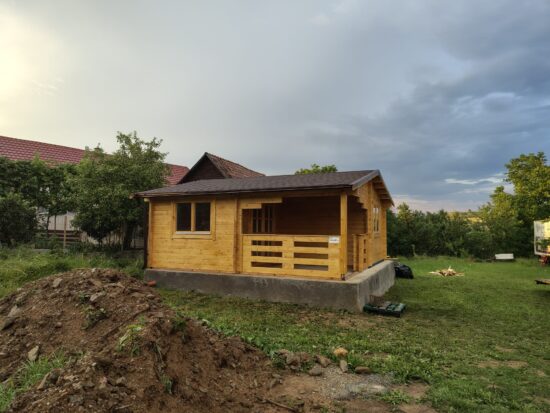 Cabană din lemn 35mp, 2 camere, baie, terasa, 6x6m, OLIVIA, montaj si vopsit de echipa Woodly in Cluj