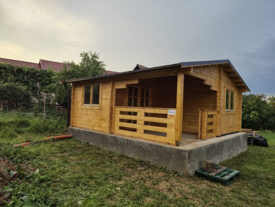 Cabană din lemn 35mp, 2 camere, baie, terasa, 6x6m, OLIVIA, montaj si vopsit de echipa Woodly in Cluj