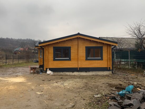 Montaj casa din lemn, izolata, model DONNA, 75 mp, cu terasă, baie, 2 dormitoare, in Dărmănești, Bacău-5