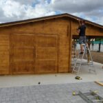 Garaj din lemn cu carport, la cheie, MULTI, modular, 7x6m, 42mp, perete unic de 44mm