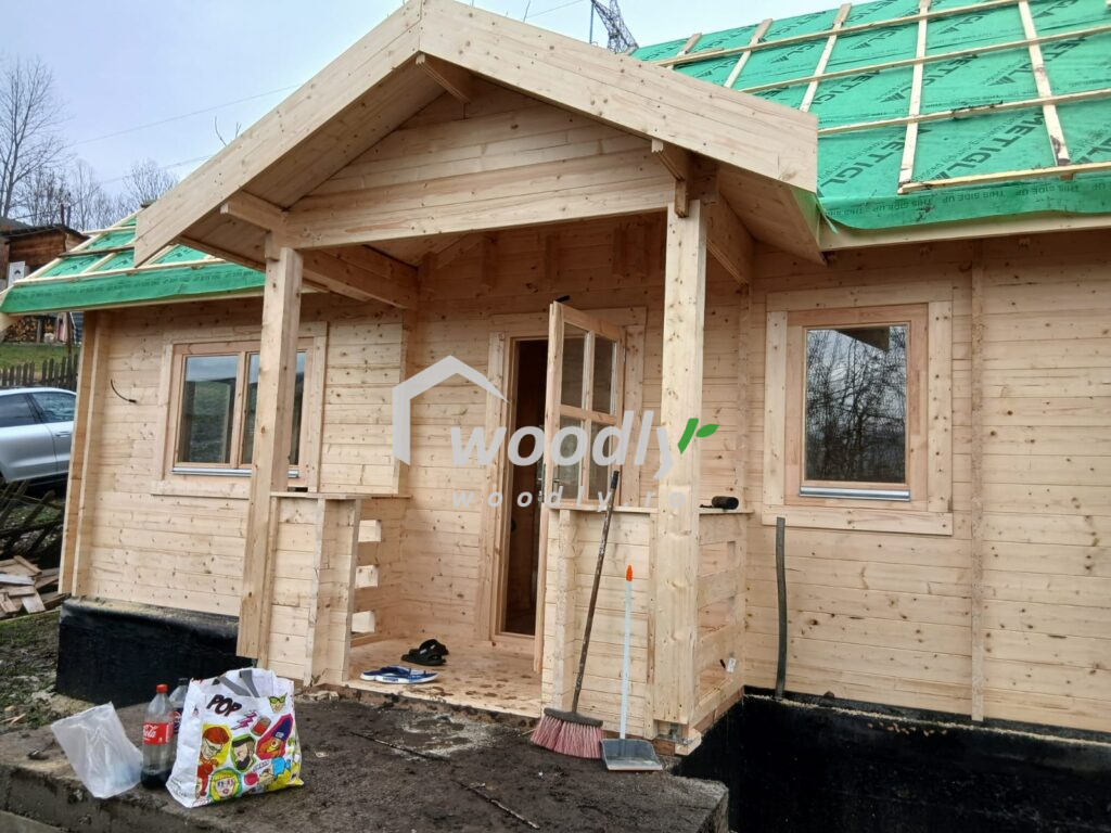 Montaj casa din lemn la cheie, izolata, model EMMA in Prahova