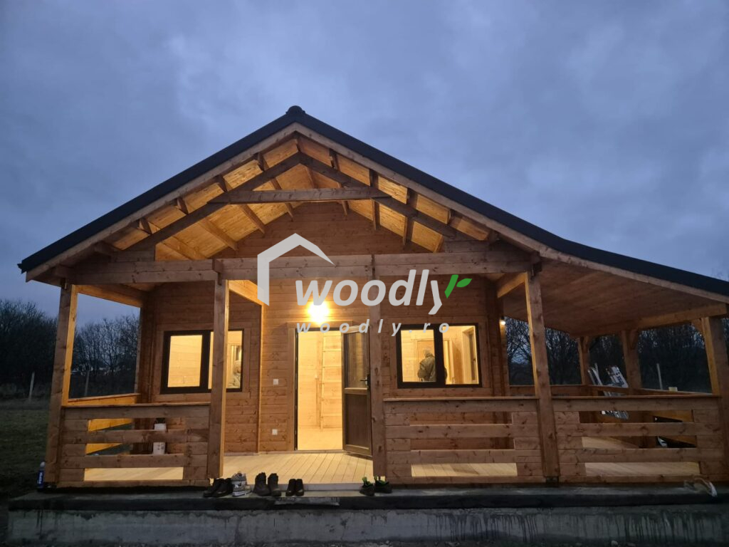 Montaj casa din lemn la cheie, izolata, model ANDRA, in Cristian, Brasov