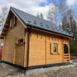 Dealu Negru, Cluj – Montaj cabană din lemn la cheie, LIVINGTON, 50mp, cu mansarda, terasa, 2 camere si baie