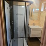 kit sanitare – Montaj cabană din lemn la cheie, LIVINGTON, 50mp, cu mansarda, terasa, 2 camere si baie