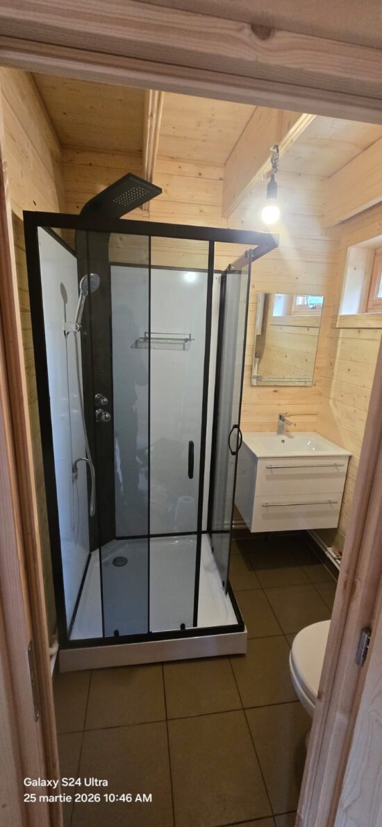 kit sanitare – Montaj cabană din lemn la cheie, LIVINGTON, 50mp, cu mansarda, terasa, 2 camere si baie