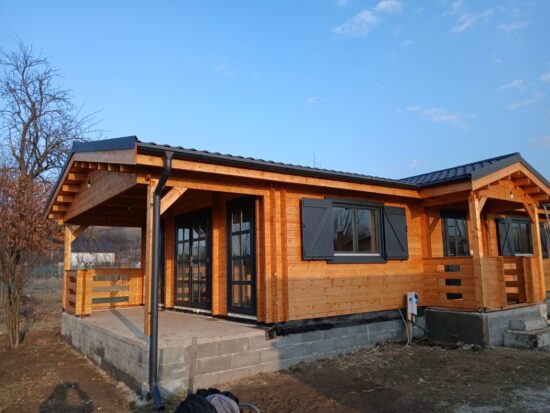 Lisnău, jud. Covasna - Montaj casă din lemn, la cheie, DONNA 75 mp