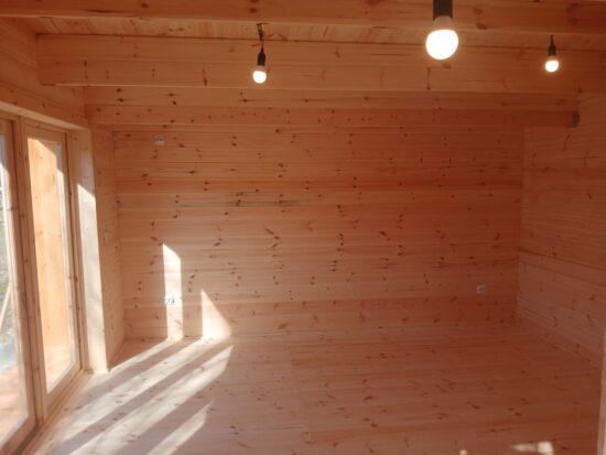 Valcea casa din lemn la cheie, modulara, Pia, 25 mp cu terasa acoperita si o camera