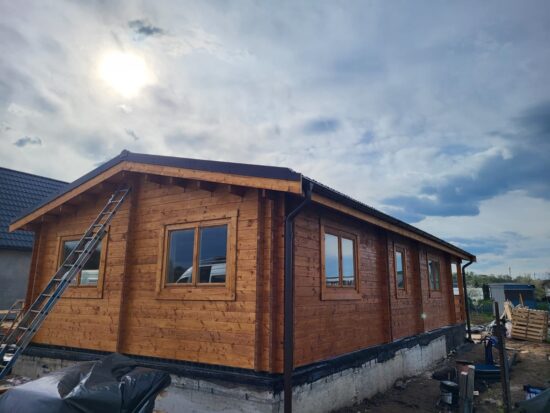 Brasov - Casă din lemn la cheie, izolată, modulară, rezidențială, 75 mp, 3 camere, baie și verandă