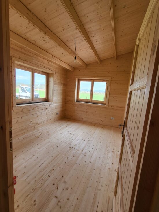 Brasov - Casă din lemn la cheie, izolată, modulară, rezidențială, 75 mp, 3 camere, baie și verandă