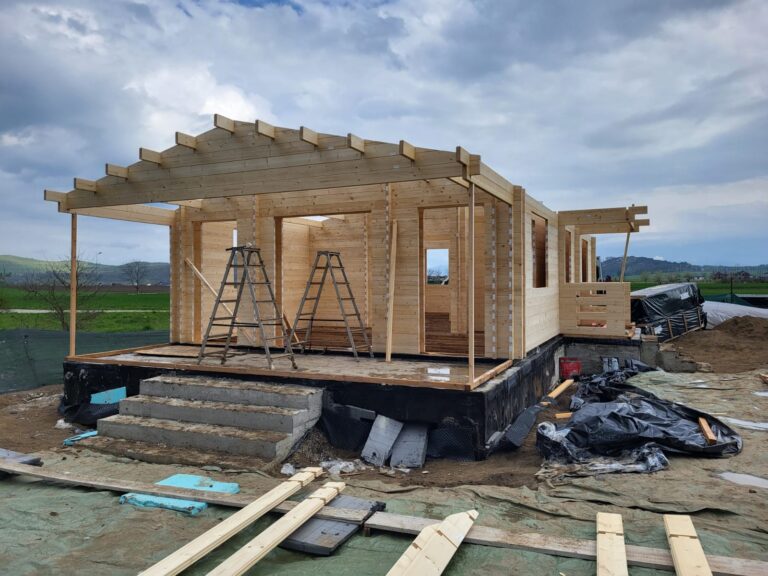 Brasov - Casă din lemn la cheie, izolată, modulară, rezidențială, 75 mp, 3 camere, baie și verandă