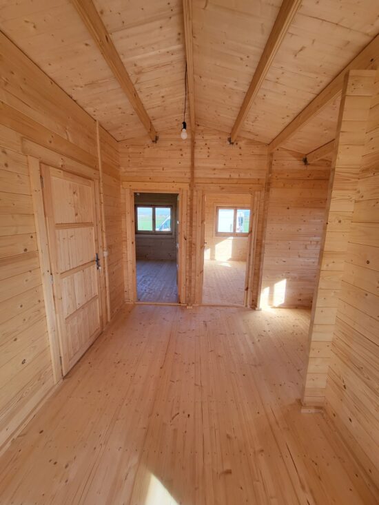 Brasov - Casă din lemn, izolată, modulară, rezidențială, 75 mp, 3 camere, baie și verandă