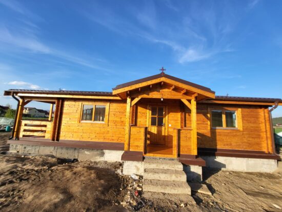 Brasov - Casă din lemn, izolată, modulară, rezidențială, 75 mp, 3 camere, baie și verandă