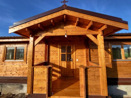 Brasov - Casă din lemn , izolată, modulară, rezidențială, 75 mp, 3 camere, baie și verandă
