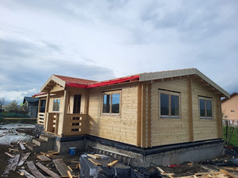 Brasov - Casă din lemn la cheie, izolată, modulară, rezidențială, 75 mp, 3 camere, baie și verandă