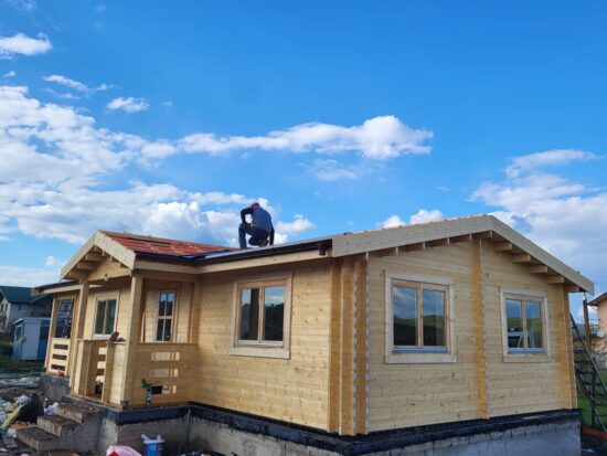 Brasov - Casă din lemn la cheie, izolată, modulară, rezidențială, 75 mp, 3 camere, baie și verandă