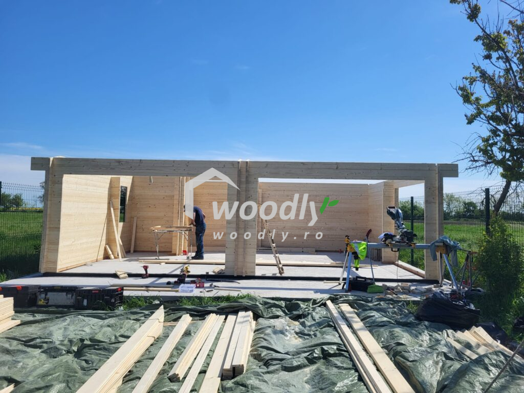 Timiș – montaj casă din lemn la cheie, MARINA, modulară, neizolată, 48 mp, o cameră, baie, perete unic de 44mm