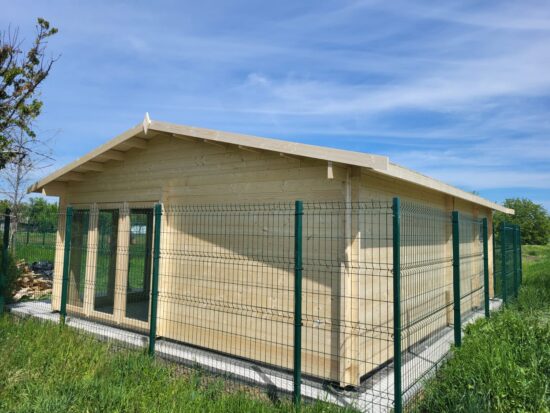Timiș – montaj casă din lemn la cheie, MARINA, modulară, neizolată, 48 mp, o cameră, baie, perete unic de 44mm