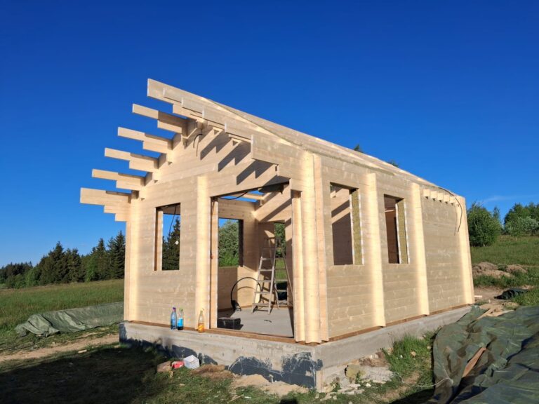 Cluj - Montaj cabană din lemn izolată cu mansardă/mezamin, 37mp, 4 camere, 5x6m, SCOOT