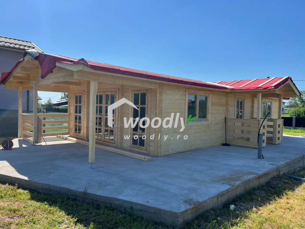 Slatina, Olt - Montaj casă din lemn modulară, 75 mp, living, 2 dormitoare, baie și verandă, dimensiuni 6 × 13 m, model DONNA