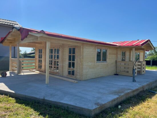 Slatina, Olt - Montaj casă din lemn modulară, 75 mp, living, 2 dormitoare, baie și verandă, dimensiuni 6 × 13 m, model DONNA