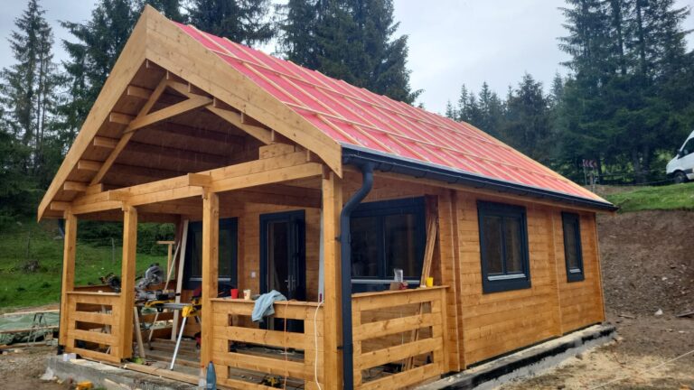 Belis, Cluj - Montaj cabană din lemn la cheie modulară, 55mp mansardă, terasă, 3 camere, baie