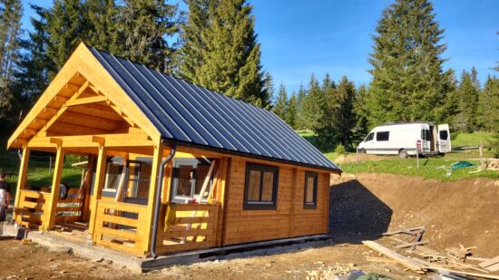 Belis, Cluj - Montaj cabană din lemn la cheie modulară, 55mp mansardă, terasă, 3 camere, baie