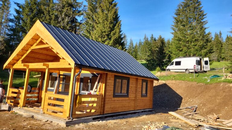 Belis, Cluj - Montaj cabană din lemn la cheie modulară, 55mp mansardă, terasă, 3 camere, baie